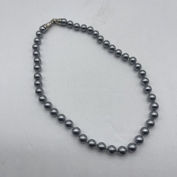 Vintage Kissaka Faux Gray Glass Pearl Beaded Necklace With Silver Clasp - Picture 6 of 12